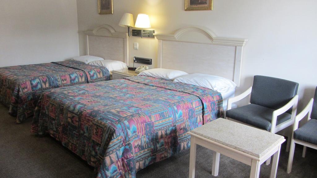 Camelot Inn & Suites Highway 290/Northwest Freeway Jersey Village Room photo